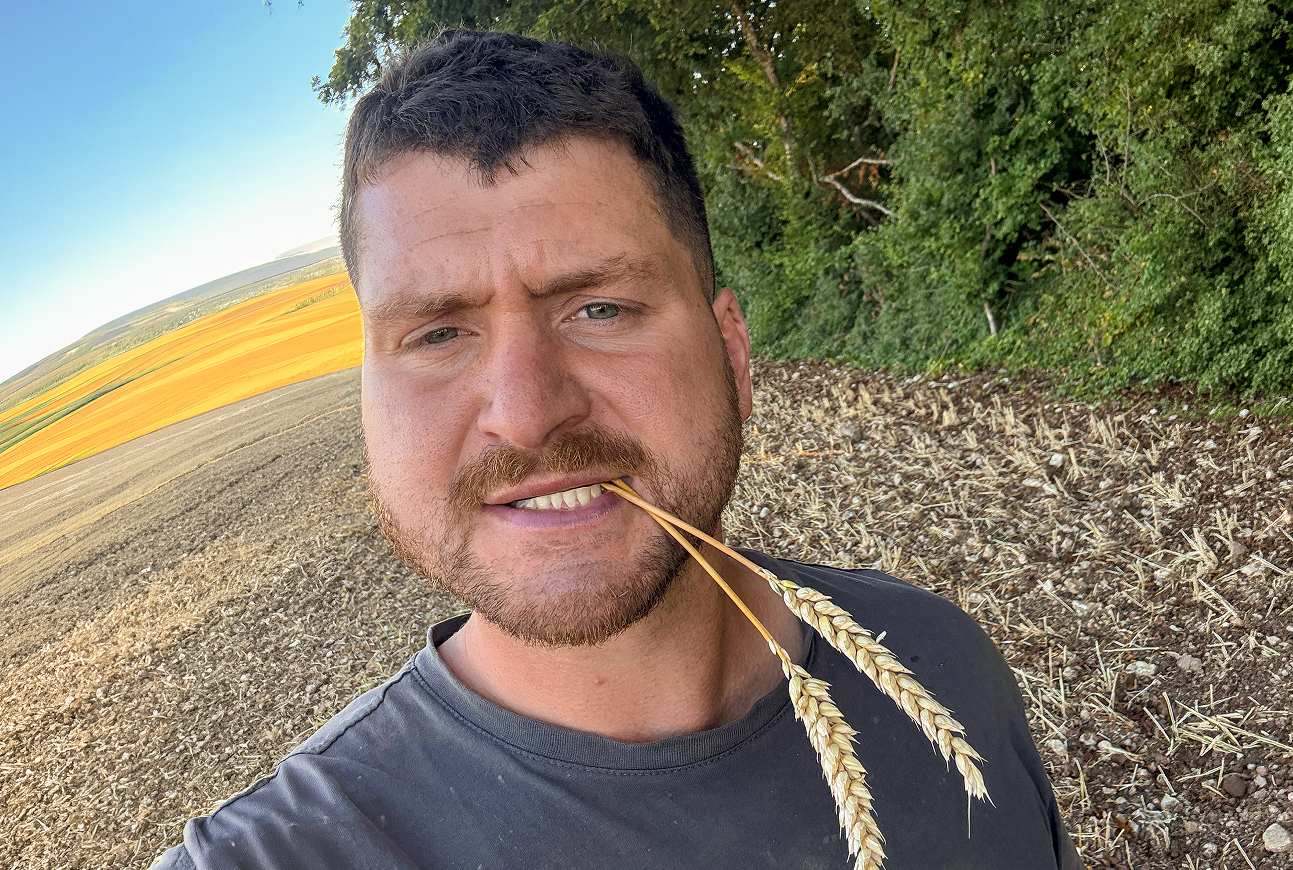Portrait d'un homme agriculture avec un épis de blé